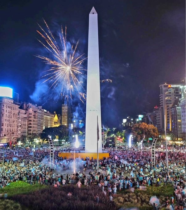 Racinguismo_'s tweet photo. 2 canchas y el Obelisco otra vez, la mejor hinchada del planeta tierra, RACING CLUB DE AVELLANEDA. https://t.co/VadwlQo4WI