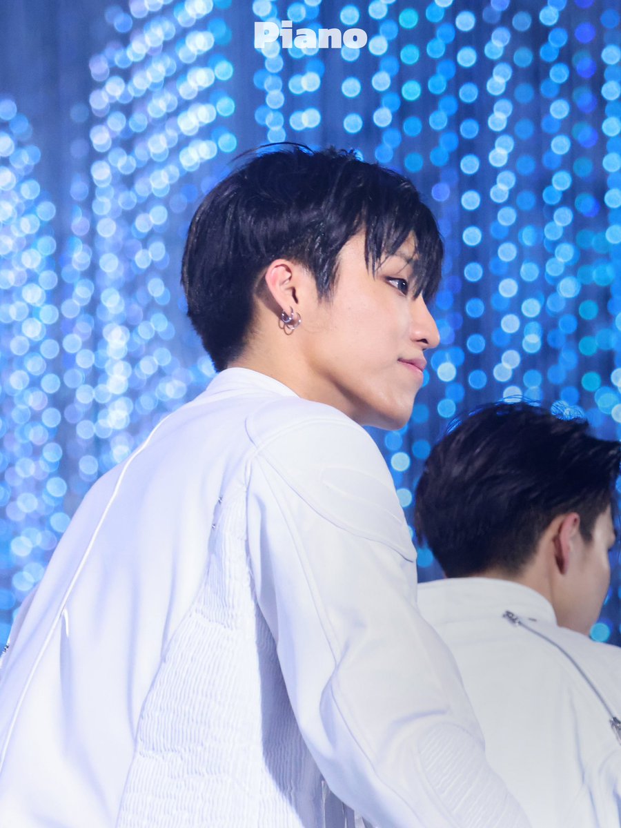 oopuuuuo's tweet photo. 241122 MAMA

#박정우 #PARKJEONGWOO #パクジョンウ
#트레저 #TREASUREx2024MAMA 
#TREASURE https://t.co/HyDpZtgrzz