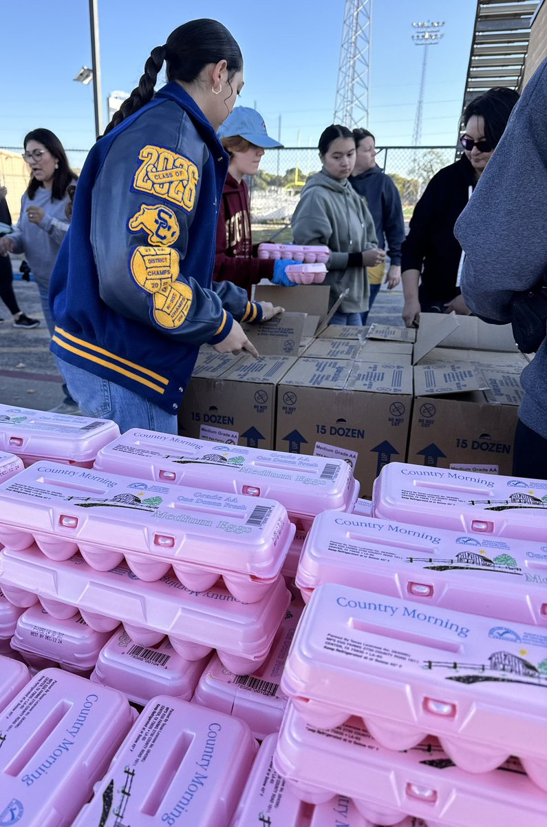 Rebecca Jubela (@rebeccajubela) on Twitter photo <a href="/safoodbank/">San Antonio Food Bank</a> distribution event today <a href="/SamuelClemensHS/">Clemens High School</a> with <a href="/isabela_andrews/">Isabella Andrews</a> <a href="/SCUCISD/">SchertzCiboloUC ISD</a> <a href="/samuelclemensvb/">Clemens Volleyball</a> <a href="/safoodbank/">San Antonio Food Bank</a> distribution event today <a href="/SamuelClemensHS/">Clemens High School</a> with <a href="/isabela_andrews/">Isabella Andrews</a> <a href="/SCUCISD/">SchertzCiboloUC ISD</a> <a href="/samuelclemensvb/">Clemens Volleyball</a>