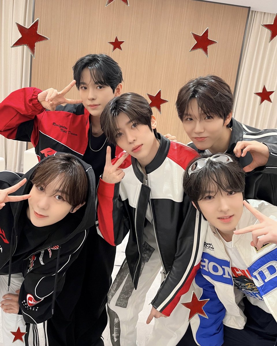 nctwishofficial's tweet image. 侬好 - - 👋 咻咻咻 #NCTWISH 在上海🏎️💨