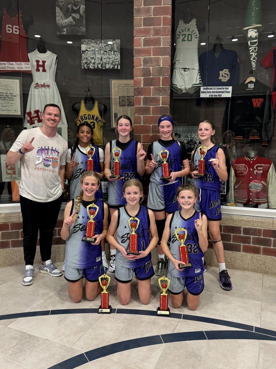 warwickworkouts's tweet photo. Congratulations to Avera Select 6G Purple 1 girls for winning the Pentagon Tip-Off Tournament! 🏆 The girls locked in defensively and had excellent ball movement on the offensive end! Such a fun group to watch when things are clicking! #BeSELECT https://t.co/4LwLmzckPn