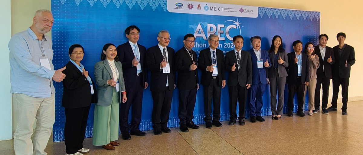 seiyama1218's tweet image. APECの会議スタート。
私の左から磯田教授(筑波大学)、タイのSEAMEO STEM-EDの所長、前コンケーン大学学長で現在タイの教育政策に携わる方、マイトリー教授(コンケーン大学)…といった方々です。