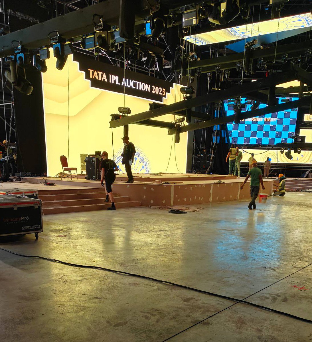 ToxiicNVR's tweet photo. Preparations going on in Jeddah for IPL 2025 auction 

IPL Mega Auction Today  

Bahut bade bade players hain iss baar Auction me... Dekhte hain konsi team kiske piche bhagti hai 
#IPLRetention2025
#IPLAuction https://t.co/9ESzmf3iWj