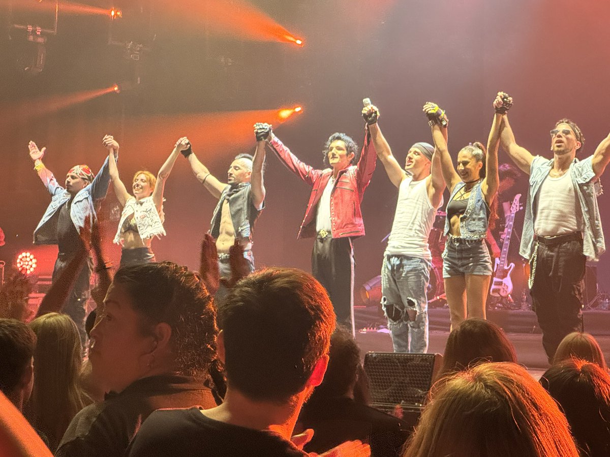 lorenaecbr's tweet photo. #ThisIsMichael #MichaelJacksonLegacy https://t.co/utTrKsmkYq