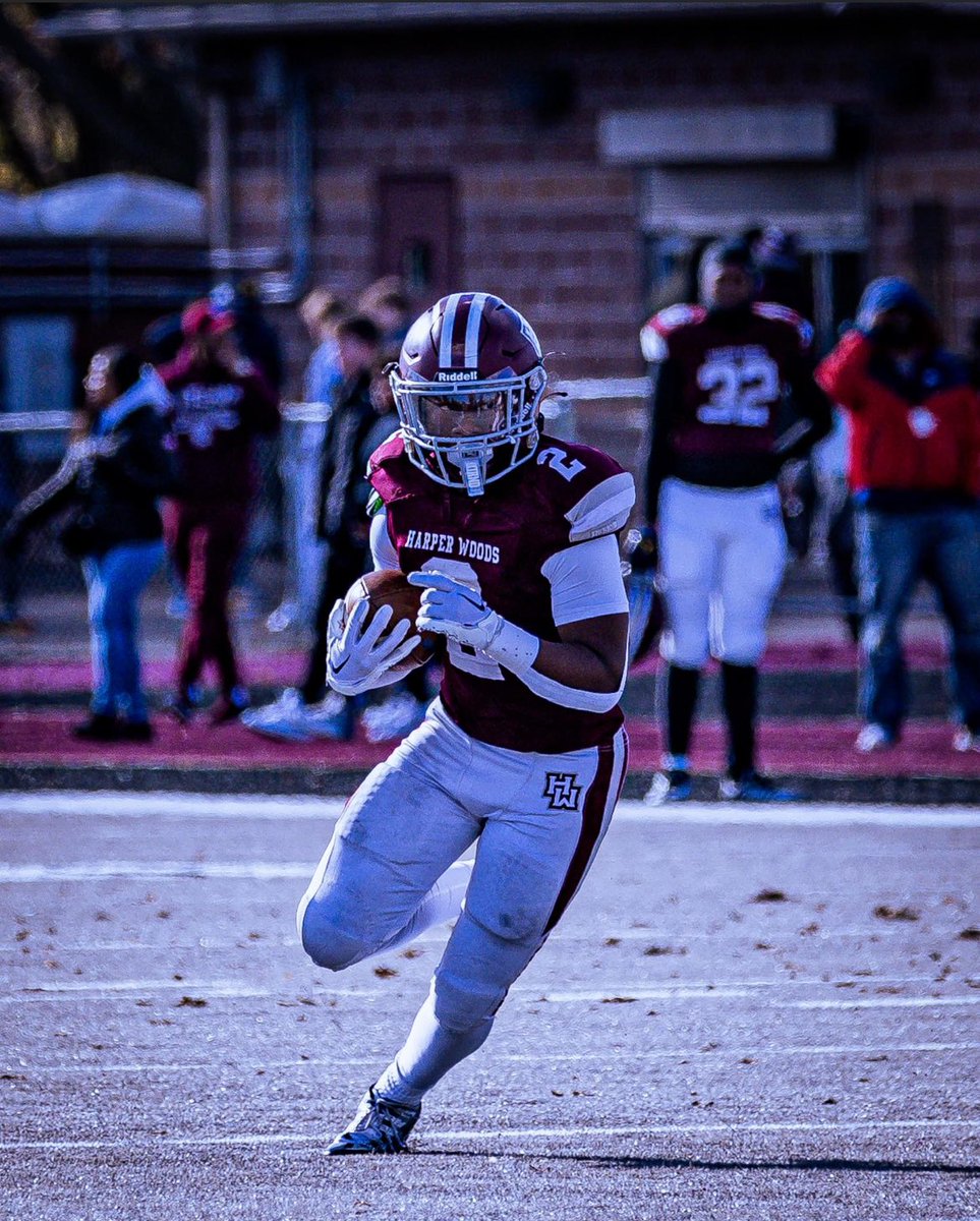 ColbyBailey1k's tweet image. Thank you high school football for the best years of my life. I appreciate it all my brothers I made over the years and lastly I want to say thank you to all my coaches for being the best coaches I played for so far. Thank you Harper woods football!!