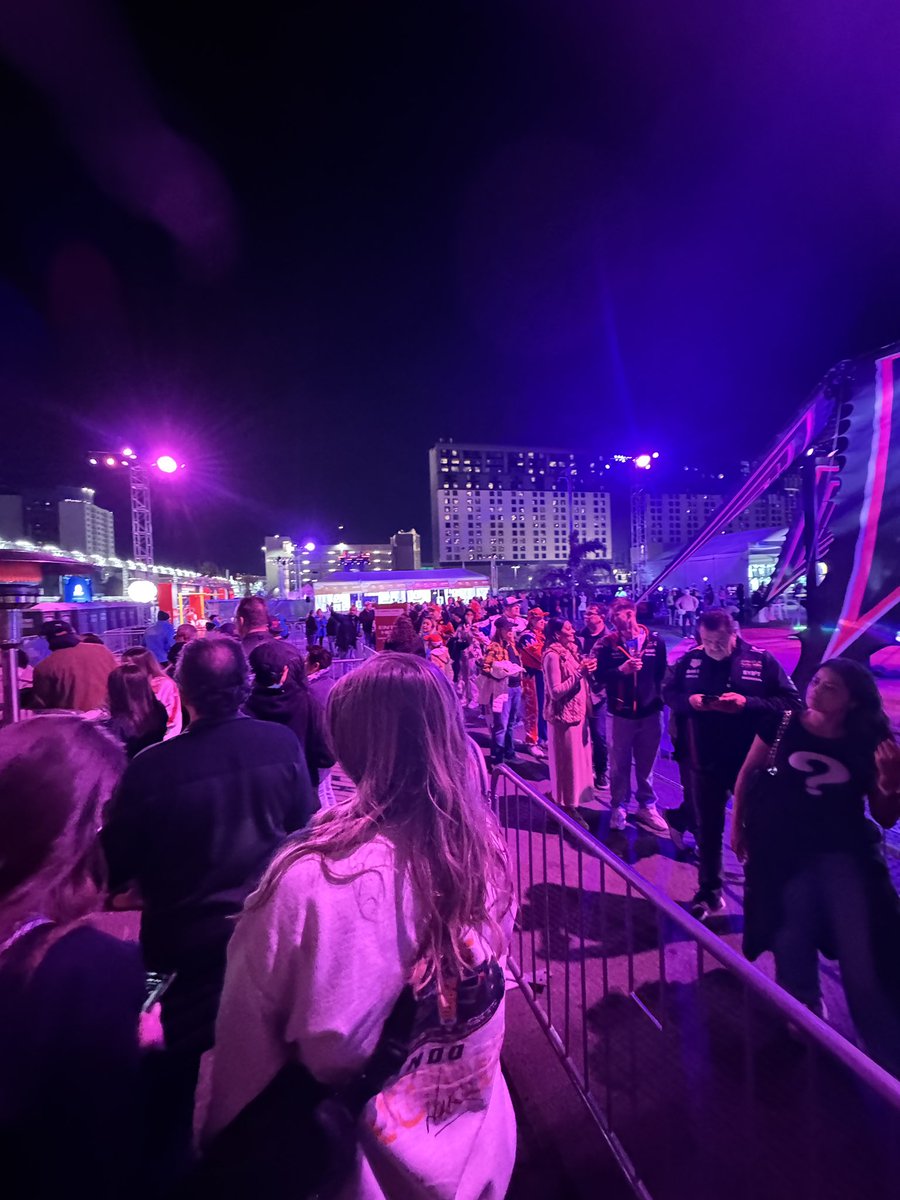 nitric13's tweet photo. #lasvegasgp Lots of pissed ppl. Oversold grandstand seating capacity. All ppl without seats. 😡😡😡 https://t.co/U9t9r6pYKy