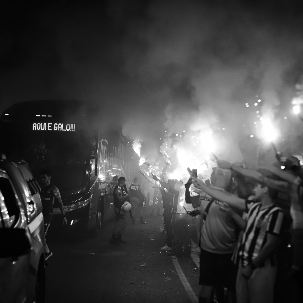 Atletico's tweet photo. Bora pro Mâs Monumental! 🏟️🇦🇷 

Últimos ingressos pro setor Sívori, exclusivo da Massa na final da Libertadores! 🫵🏽⏳ 

🎟️ Garanta o seu e vamos juntos lutar pela taça: https://t.co/9iYrMXasQI https://t.co/811oCqTG0k