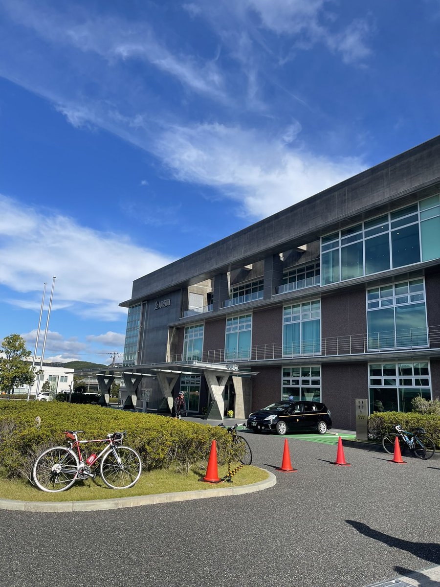 HiroCff14's tweet photo. 第6AS 印南町役場
おにぎりとプチトマト
トマト沢山食べ切れるかな😅

第5～6まで気持ち良い追い風であっという間だった
 #HUB24 https://t.co/KzR61K1weZ