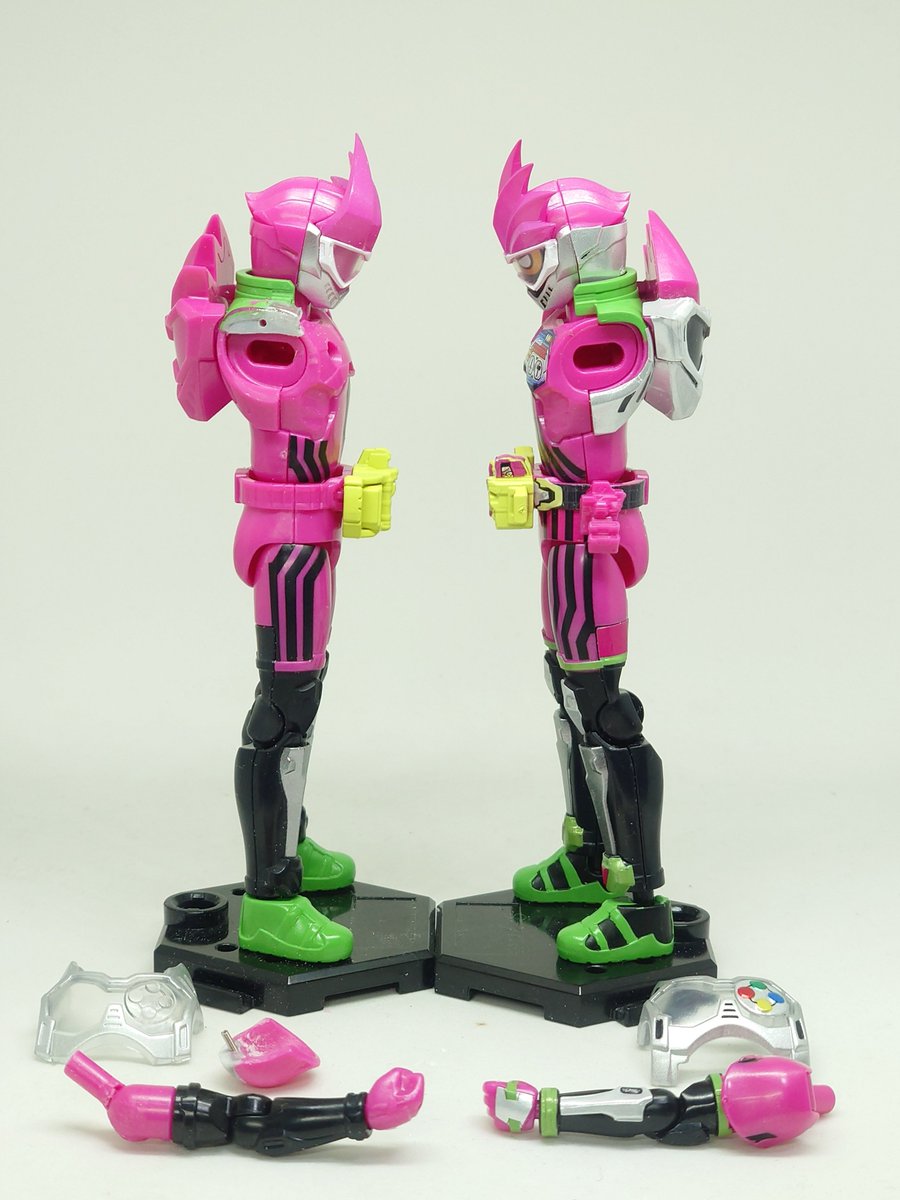 isaya8_'s tweet image. #エグゼイド進捗 01
肩アーマーを胴体接続
胸アーマーの接続位置を変更
ベルト開口
肘膝の可動部穴埋め
#装動 #SODO #エグゼイド