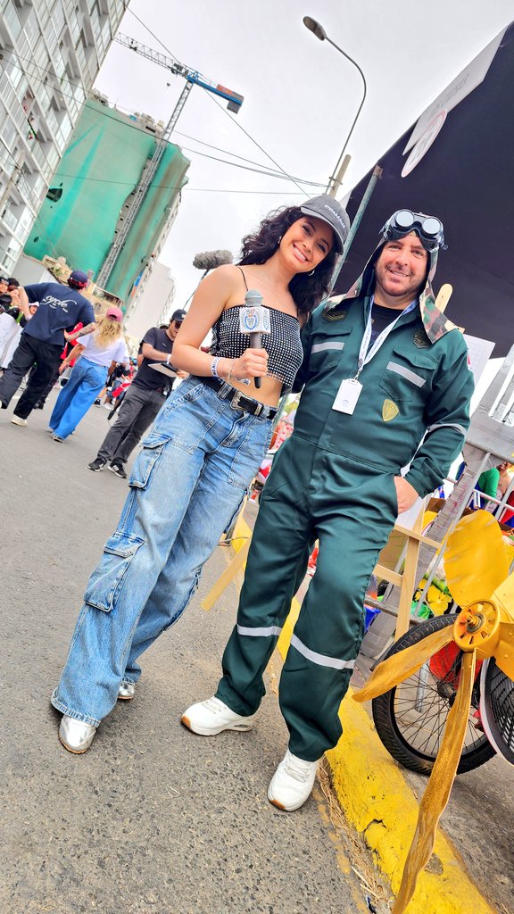 gian_bertini's tweet photo. Evento carros locos, representando al team quiñones

#redbull #carroslocos #ximenagaliano #RedBullCarrosLocos #redbullperu https://t.co/YQynJesm9z