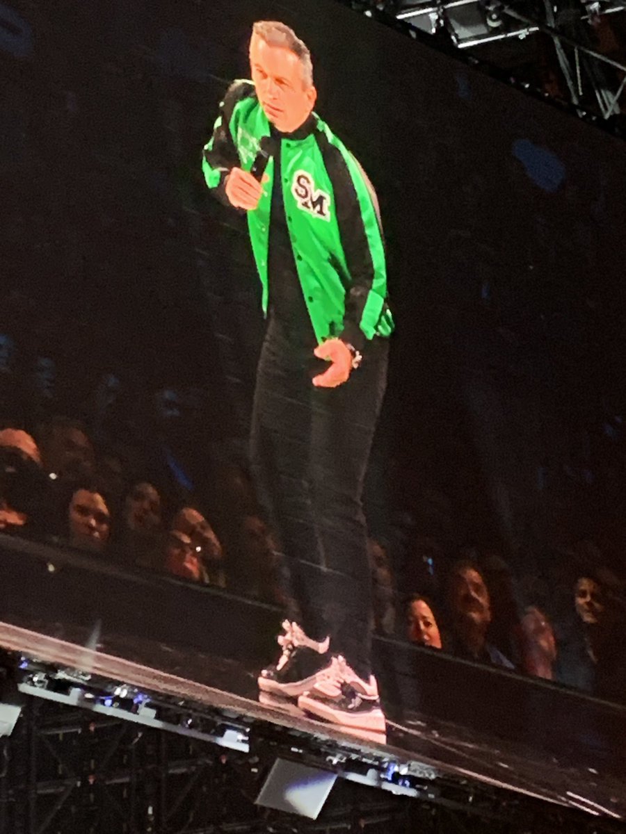 Record crowd in TO for <a href="/SebastianComedy/">Sebastian Maniscalco</a> It Ain’t Right tour ! So funny! So true!