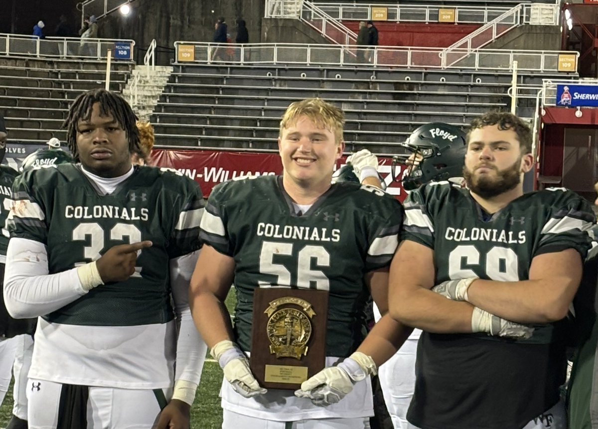 WilliamFloydSD's tweet photo. Congratulations to the William Floyd Colonials on their 34-6 victory over Ward Melville in the Suffolk County title game! With tonight’s win, the Colonials secured their 15th county title in program history!  #FloydStrong #GoColonials #RollFloyd #CountyChamps #LIC 🏈🏆🥇🟢⚪️ https://t.co/nXbLhC1m5Q