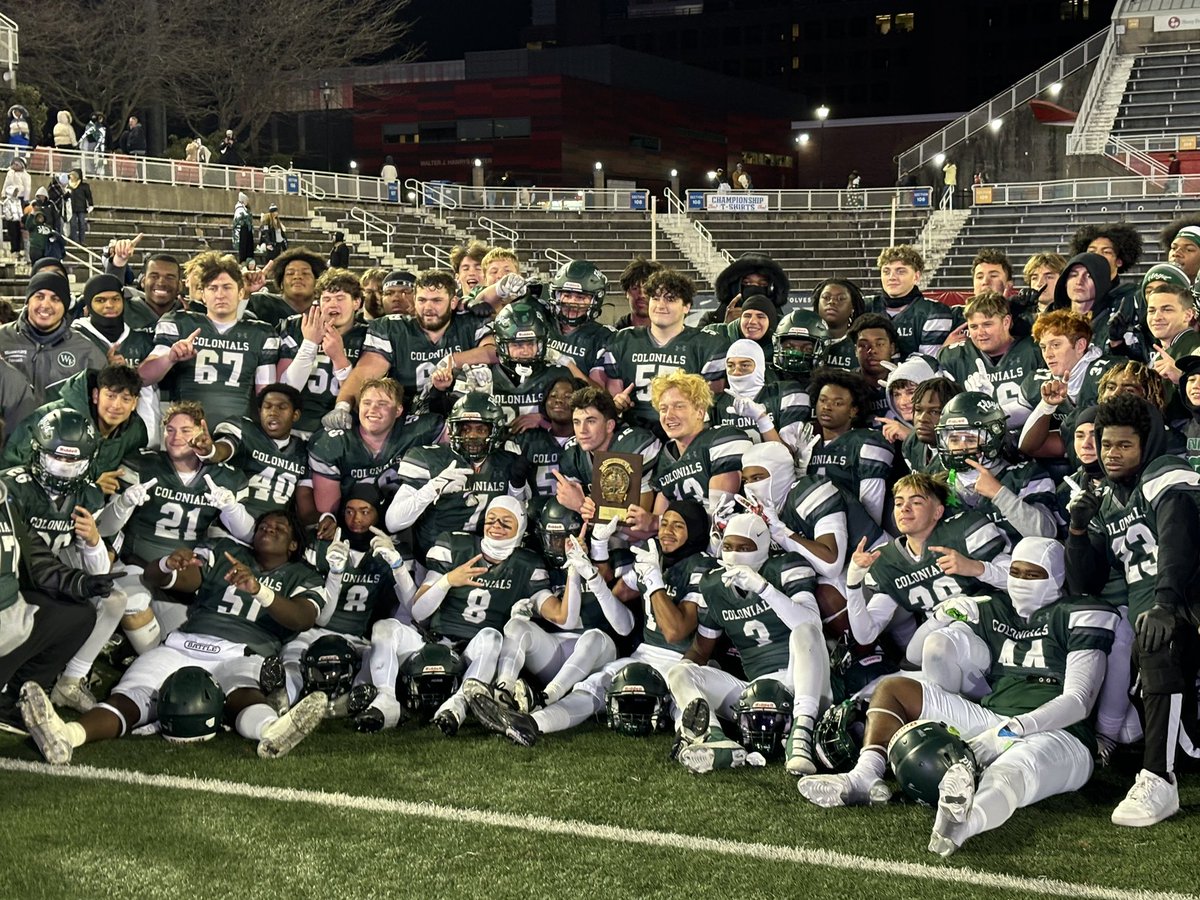WilliamFloydSD's tweet photo. Congratulations to the William Floyd Colonials on their 34-6 victory over Ward Melville in the Suffolk County title game! With tonight’s win, the Colonials secured their 15th county title in program history!  #FloydStrong #GoColonials #RollFloyd #CountyChamps #LIC 🏈🏆🥇🟢⚪️ https://t.co/nXbLhC1m5Q