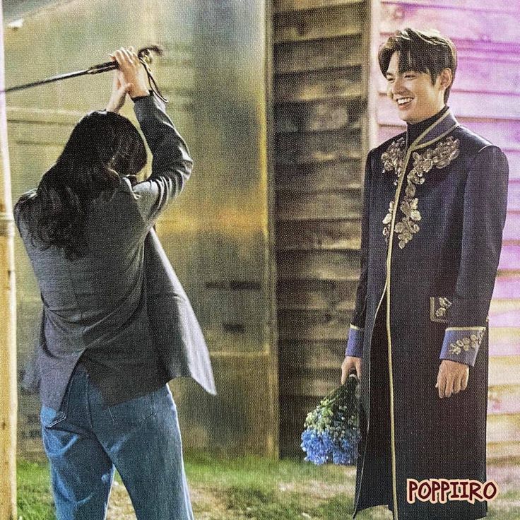 OlenaSecret's tweet photo. 👑🌺💖🤍🌟💫✨🔥🪔Great atmosphere of the ,,Goblin,,film set and TKEM #Goblin      #GoYoon   #TheKingEternalMonarch   #LeeMinHo   #KimGoEun   #tkem https://t.co/ZBv5STofPg
