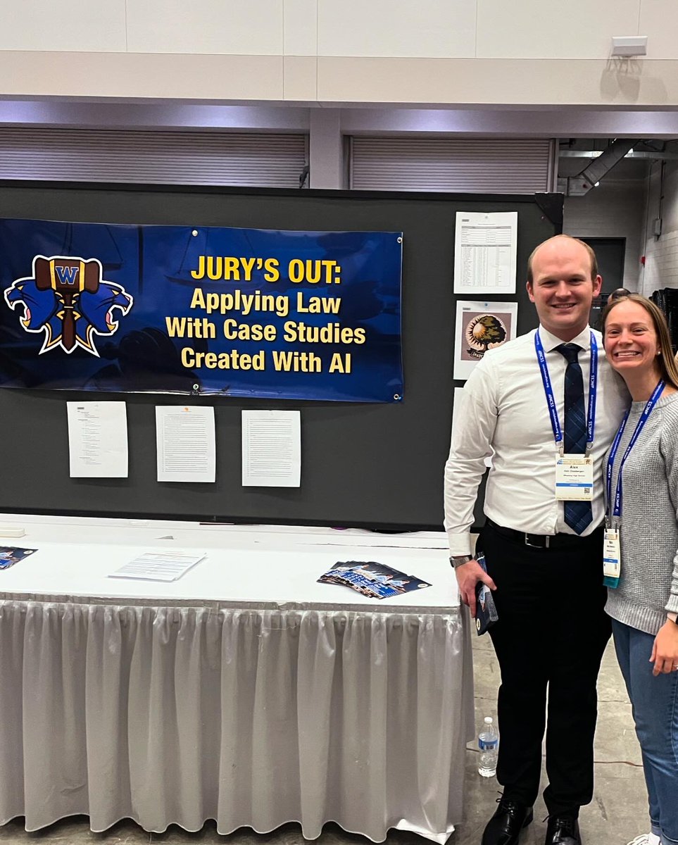 Mara Leane tweet media