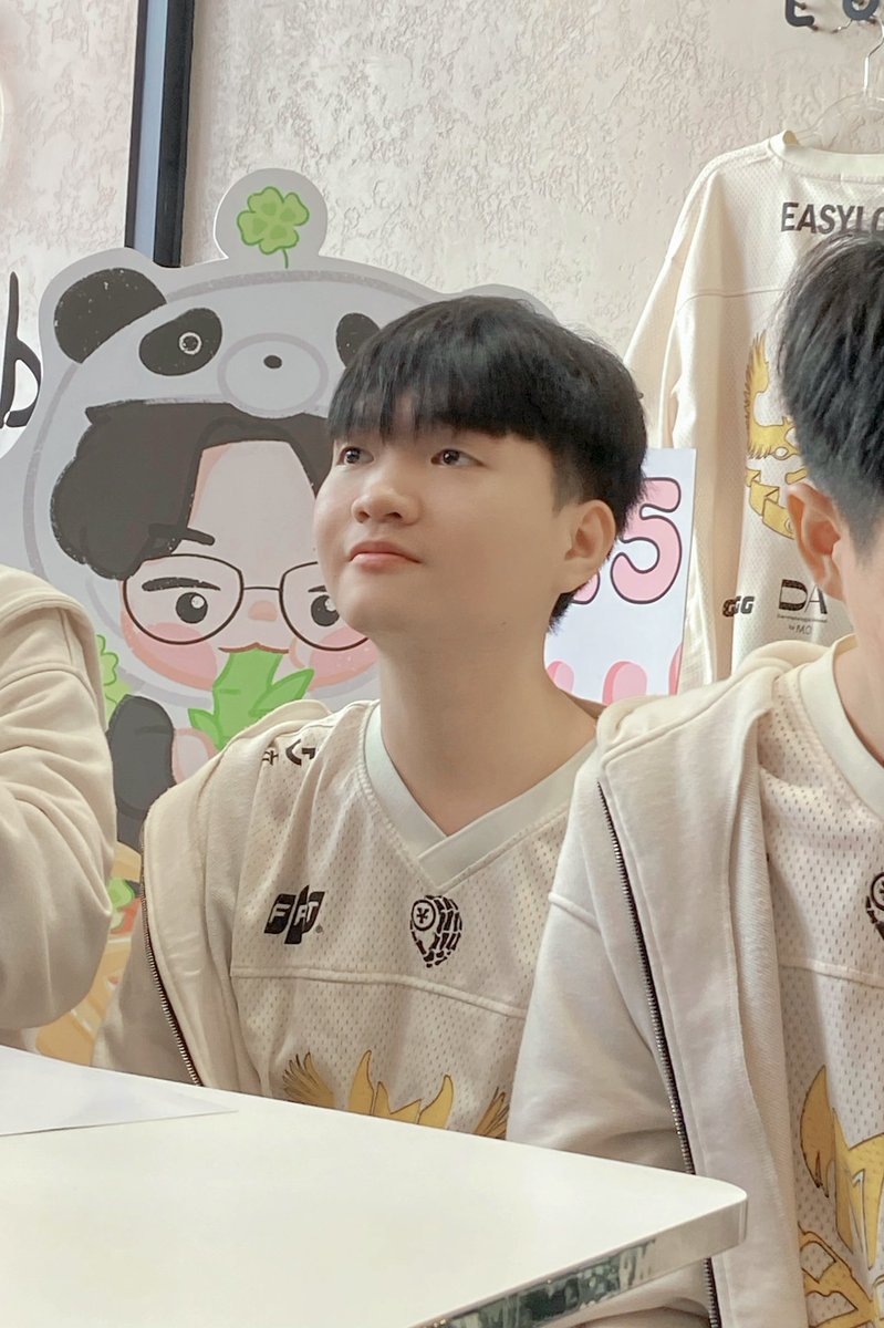 Lucid_holic's tweet photo. 241122 GAM "Easylove" birthday event
The players are lovely and friendly.
Next year they will no longer stay in Vietnam, I hope they will play well and become the new king of LCP 🍀
#GAM #Easylove #Emo #Kiaya https://t.co/15Cy5hKfdA