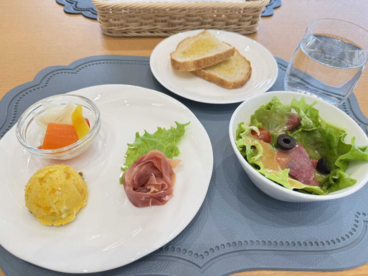 msk0906's tweet photo. 自分という演者にご褒美を。
acteaにてヒミコランチ🍽️
エビとキノコのトマトソース
プチコースを美味しく堪能しました☺️
アフタヌーンティーブレンドと
季節のプリンでまったり😊🫖
ヒミコはパスタ3種あるからコンプしたい。
#actea
#ミツオカグランドストア https://t.co/30NtLyb4Sr