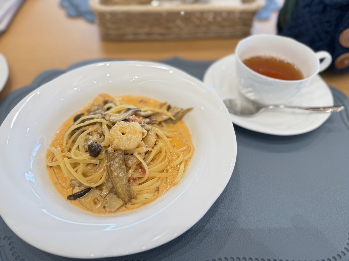 msk0906's tweet photo. 自分という演者にご褒美を。
acteaにてヒミコランチ🍽️
エビとキノコのトマトソース
プチコースを美味しく堪能しました☺️
アフタヌーンティーブレンドと
季節のプリンでまったり😊🫖
ヒミコはパスタ3種あるからコンプしたい。
#actea
#ミツオカグランドストア https://t.co/30NtLyb4Sr