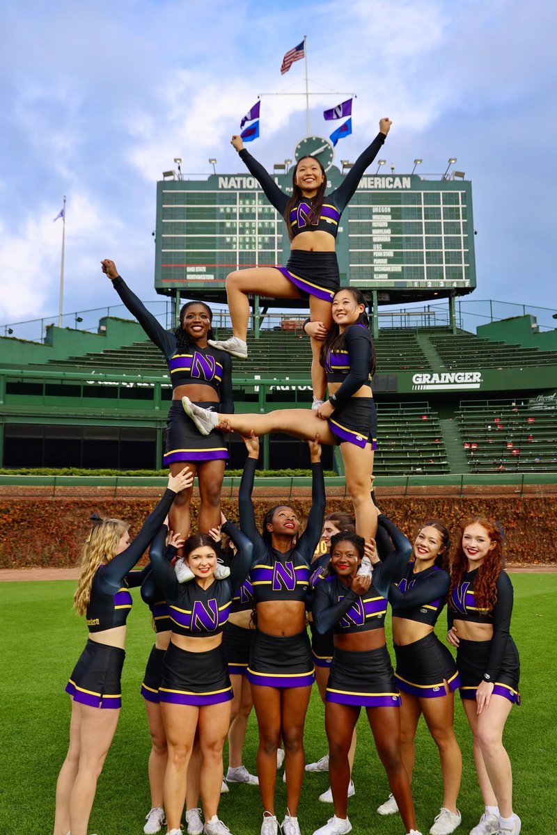 Stunting inside the 𝖋𝖗𝖎𝖊𝖓𝖉𝖑𝖞 𝖈𝖔𝖓𝖋𝖎𝖓𝖊𝖘 of Wrigleyville💜