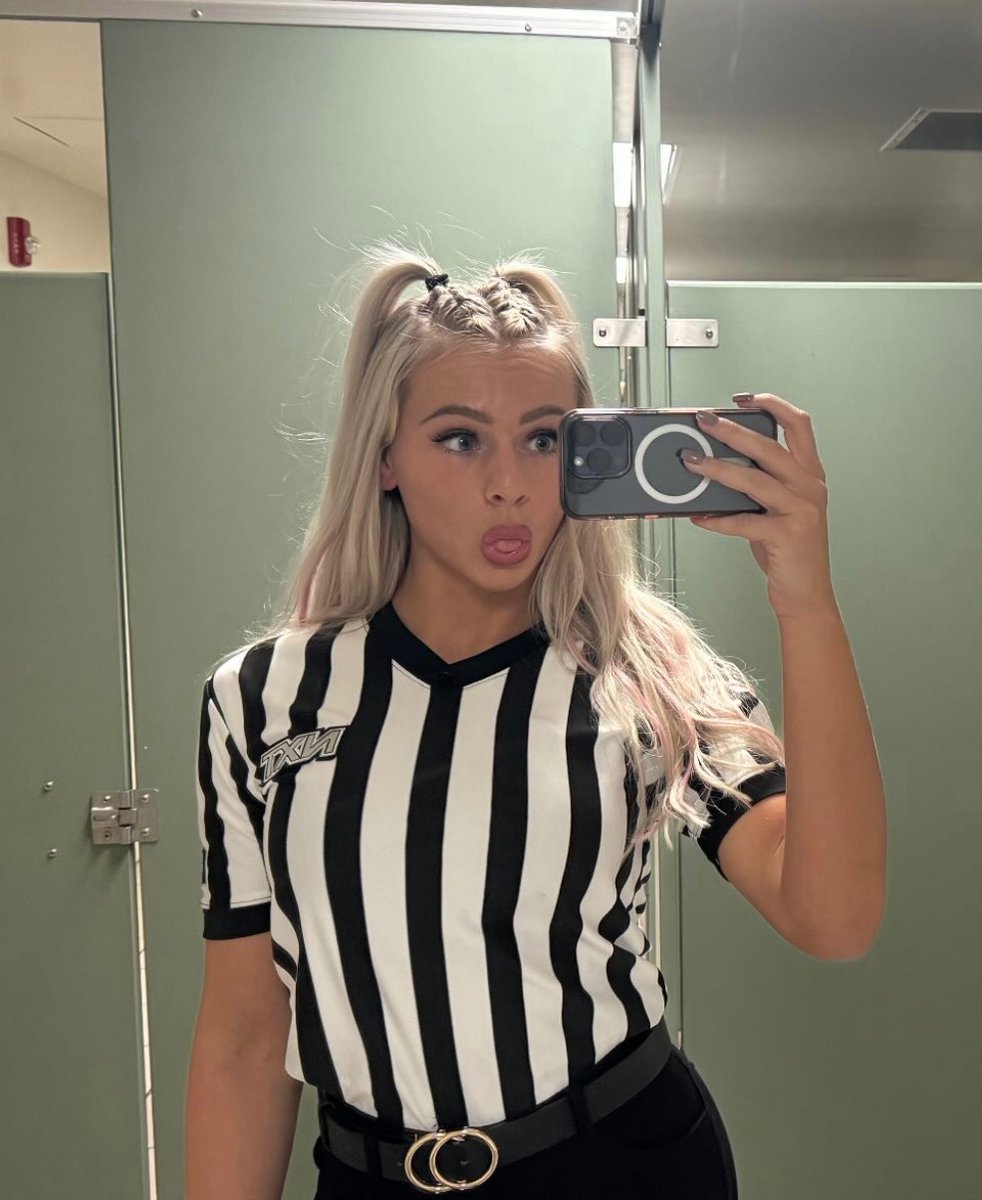 NXT referee Vicky D’Errico shares new selfie