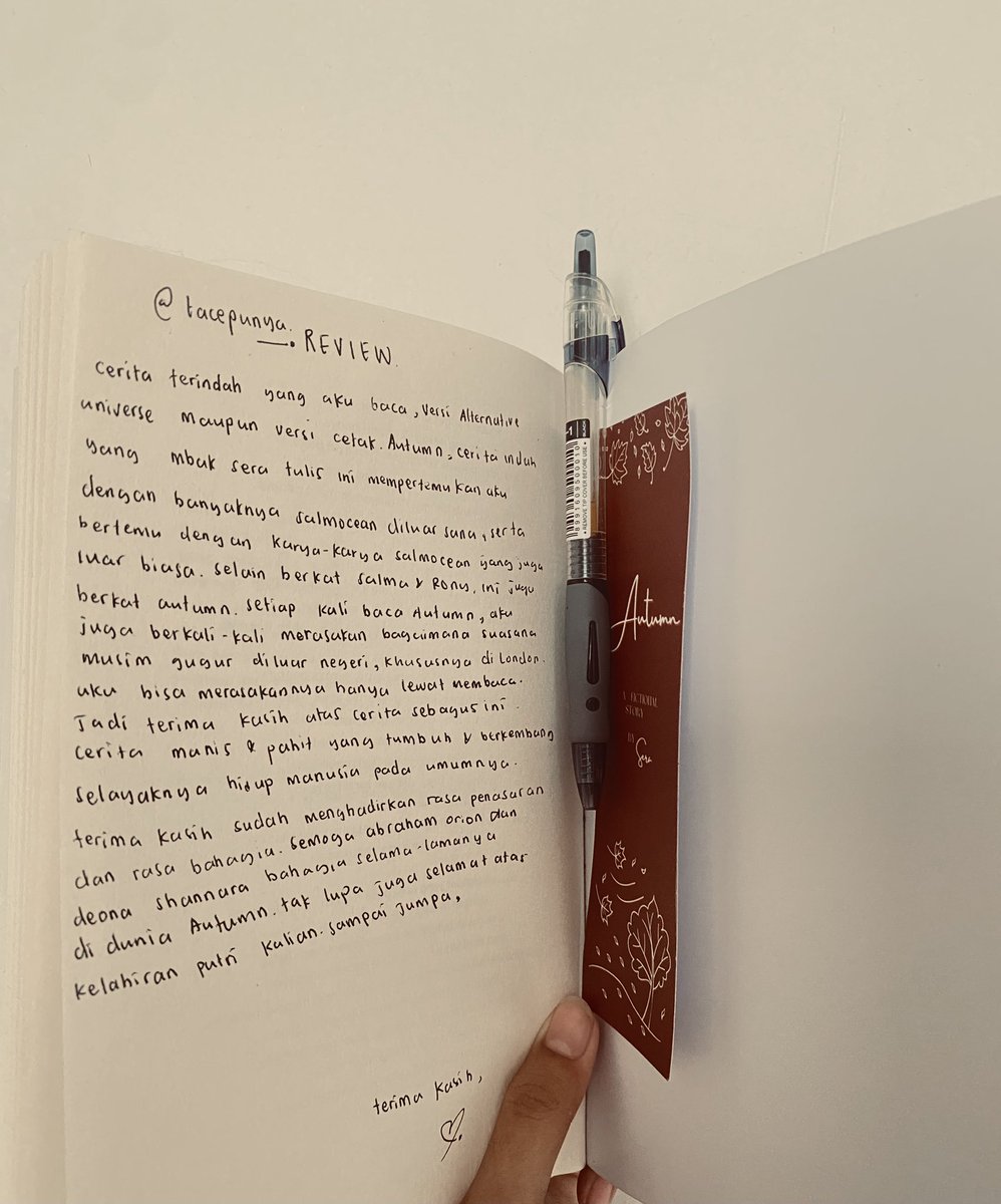 baymaxsad's tweet photo. [End] ga bisa review di tweet panjang, karna ga cukup. jd aku review perasaanku dibalik bukunya - #FallForAutumn. plottwist yang beda dari AU, pengembangan karakter, cerita &amp; penulisannya, serta detail-detailnya di novel ini mantep &amp; bagus banget. kamu sukses mbak @sushitrusts ♡ https://t.co/SPF90ImMwJ