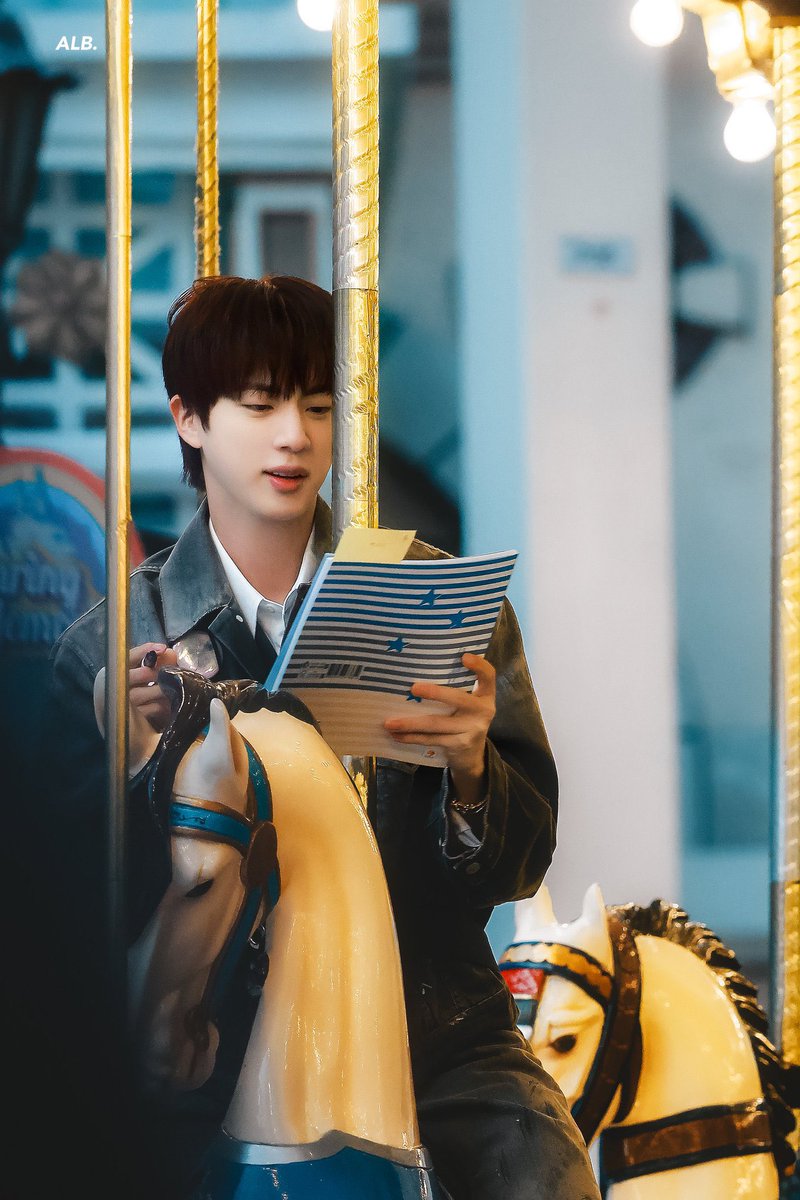 myou_00's tweet photo. Karmys shared moments with Jin…
I’m not okay🥲🤧
#jin #seokjin #kimseokjin #bts #btsarmy #jinedit jinbts #btsjin #btsshorts #jinshorts https://t.co/DeIRQb8oOd