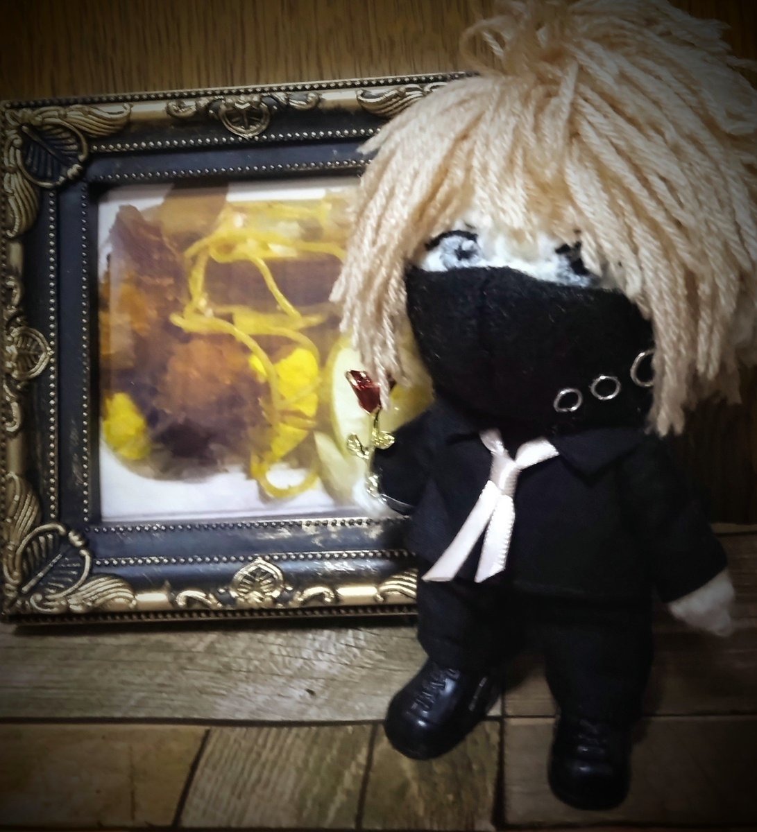 moco21518's tweet photo. 京町レトロ5周年記念に、ポストしてなかったzame様ぬいを♡♡
当方ボーカルのライブいきたーい!zame様に逢いたーい!想いよ届け!!
(後ろの絵画風?は、ただの私の大好きなスナザメ男飯を入れただけです)
#スナザメ絵 (?)
#当方ボーカル
#zame #zame様 https://t.co/a1vekBibsa