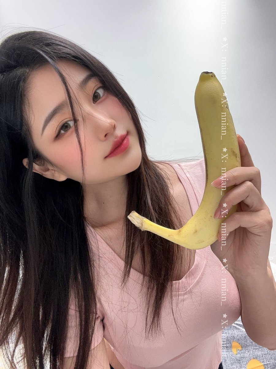 啊～～～张嘴，喂你吃🍌 https://t.co/3VH1DzDTXE