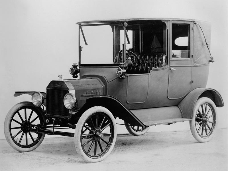 letsgetancient's tweet image. On October 1, 1908, the Ford T appeared and revolutionized the industry. In 1921 it came to represent 57% of world production. 

It had a power of 20 hp and reached 71 kilometers per hour.

With 15.007.033 units, it was the most produced car on the planet for almost 45 years.