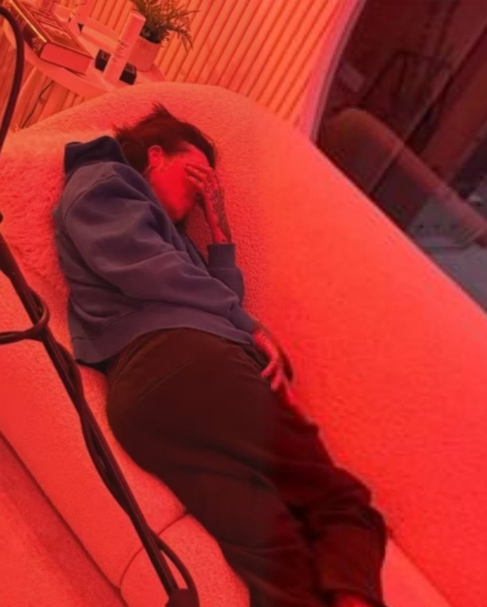 ttmloser's tweet photo. when i wake up on christmas morning and a 6’3 tatted vocalist isn’t under the tree https://t.co/ixizr4gRNO
