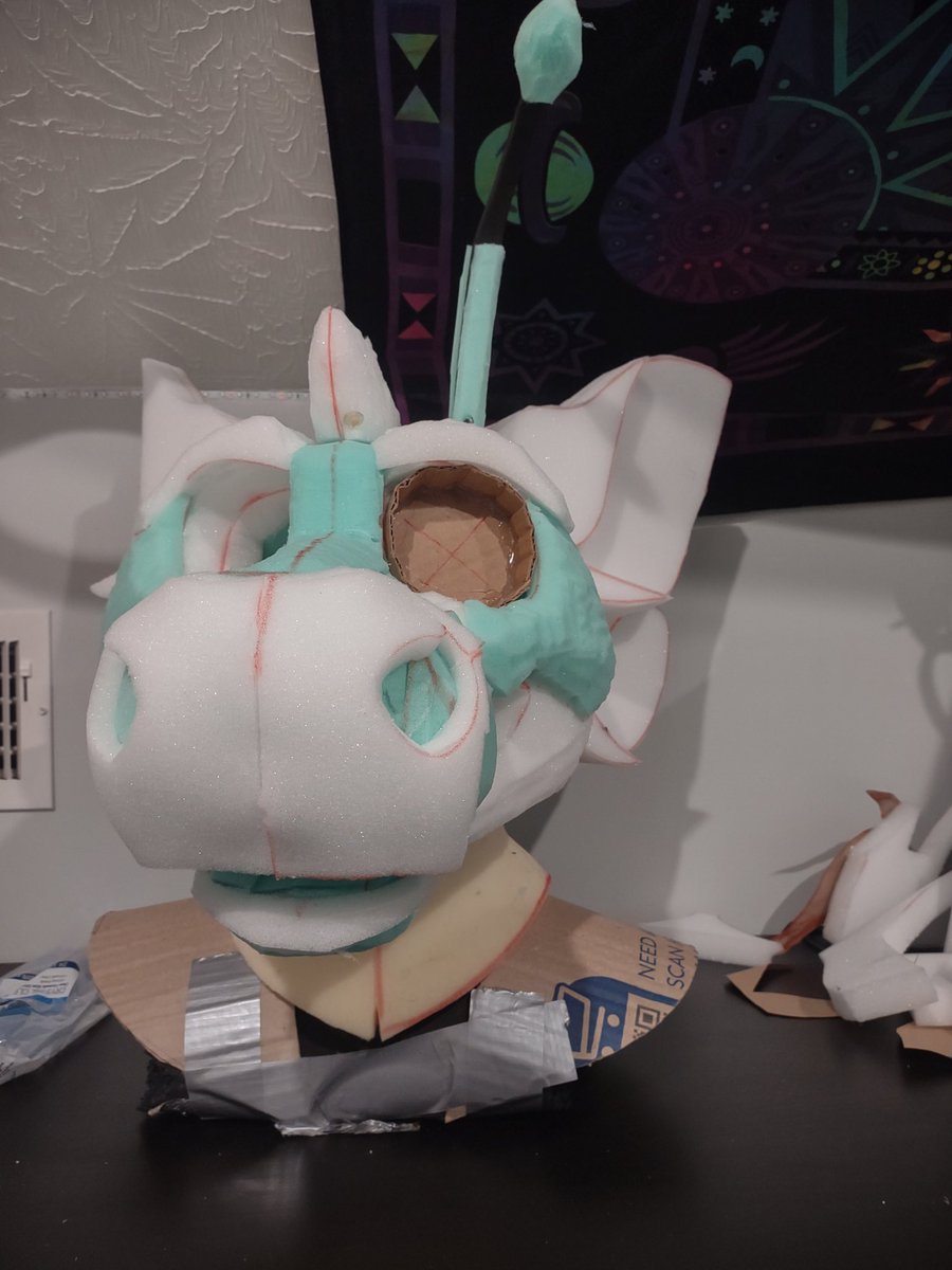 PMCsuits's tweet image. WIPs of the headbase for my next com! 🛸👽🐄🐮