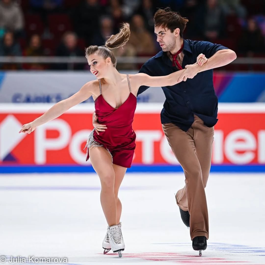 Onlyforvasilisa's tweet photo. More photos of Vasilisa and Maxim during rhythm dance at the Grand Prix. Pt. 1

#MaxiLisa https://t.co/rU4GepXYQX