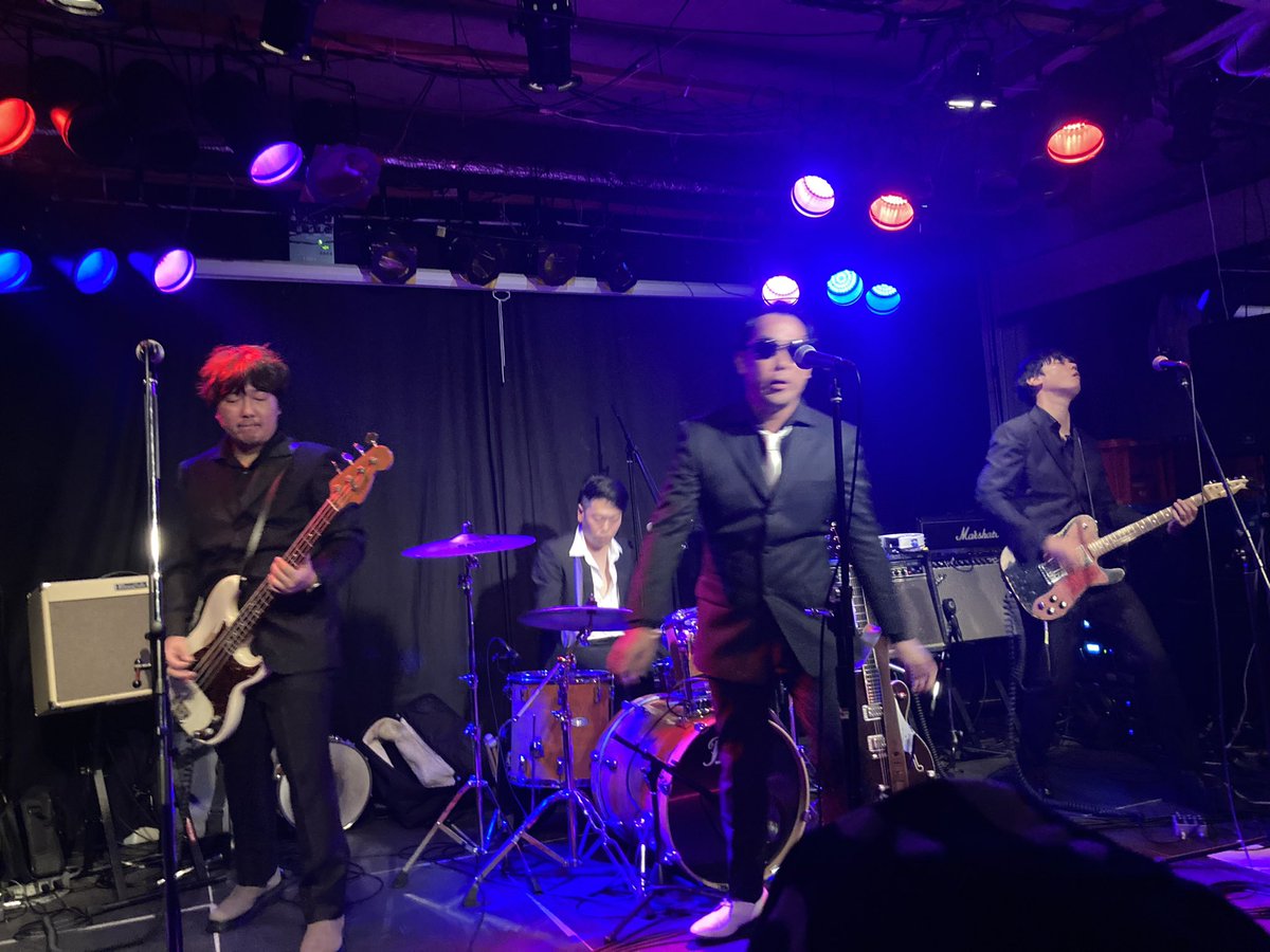 tmghippos's tweet photo. 神戸のTMGEコピバン、サブリナノーヘヴンズさんのライブにメンバーで遊びに行かせてもらいました！アツい選曲、演奏、パフォーマンスなど随所に愛を感じる素晴らしいライブでめちゃくちゃ楽しかったです！俺たちもやるぞー！って気にさせてもらいました！！ https://t.co/wMMUkoClBR