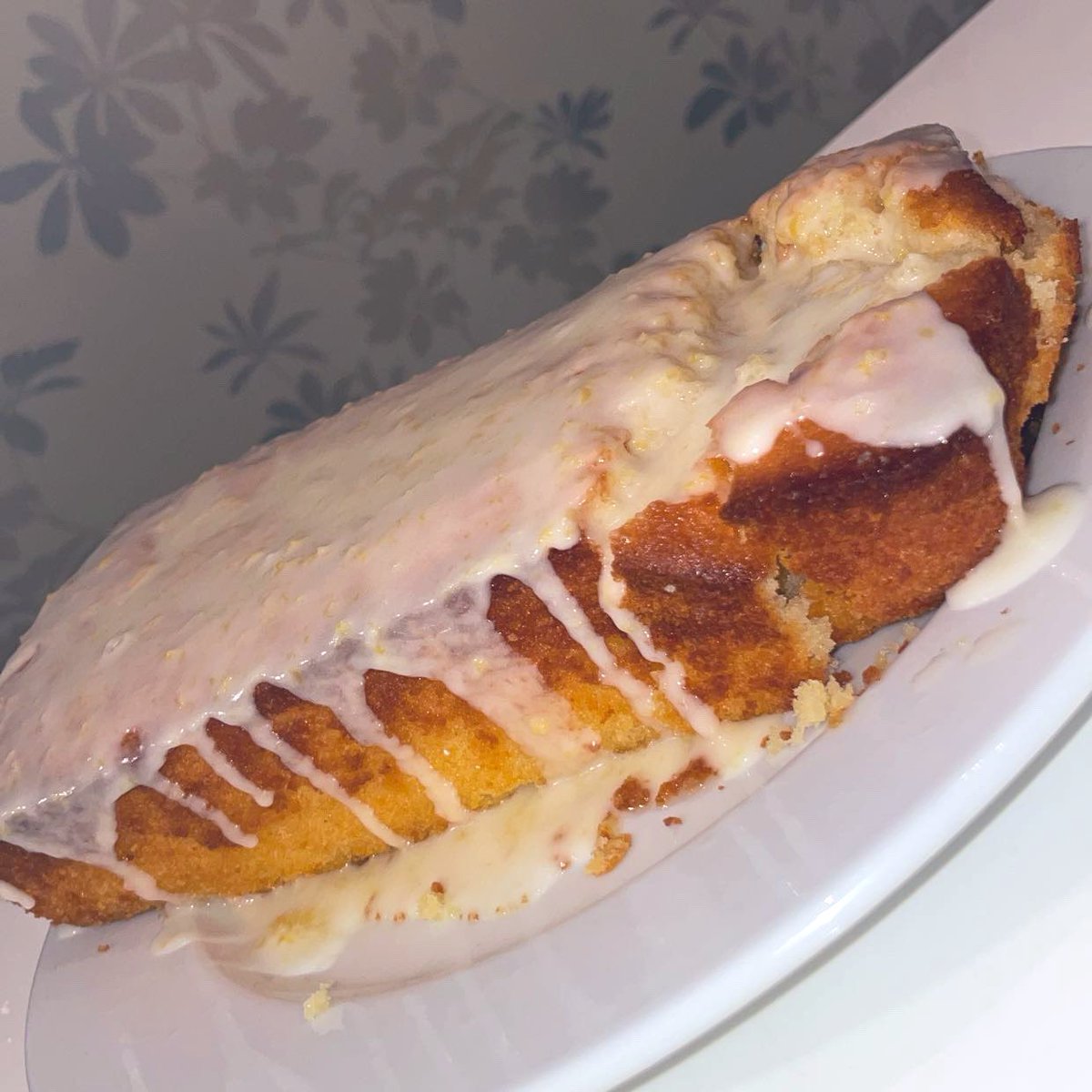 CiellaVT's tweet photo. EN: Results of our lovely Lemon Loaf from yesterday evening
GER: Unser Resultat von gestern Abend: Lemon Loaf
#LemonLoaf #Lemon #LemonIcing #baking #deliciousfood #LemonCake #ENVtuber #GERVtuber https://t.co/CIESZdq2Kj