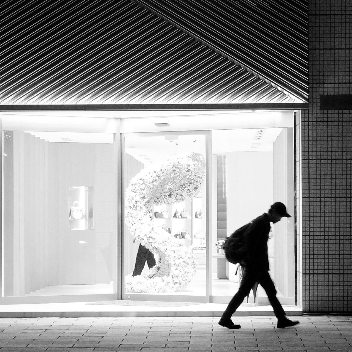 naotake_speaks's tweet image. #ショーウィンドウ #displaywindow #東京 #tokyo #streetphotography #bnw #bw #Monochrome #grsnaps
#gr_meet_japan
#shootgr #ricohgr3x #gr3x