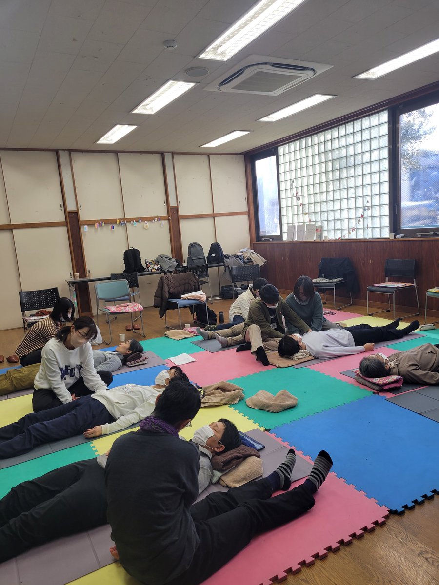 quocare1's tweet photo. 安藤祐介さんとコラボ開催のシンプルラーニング@横浜2日間おわりました。皆さま探求が止まらず、大盛況でした。そして安藤さん人気すさまじく、ツーショット写真会もほほえましい光景でした☺️販促活動で本も売れてます～！
#シンプルラーニング　#楽な動き　#本気で人を元気にする介助術 https://t.co/1eeD10JVKr