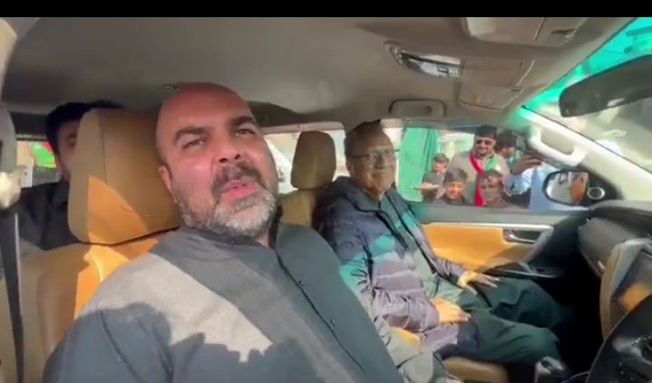 NishaIndia12's tweet photo. تیمور جھگڑا اور صابق صدر عارف علوی قافلے کے ساتھ اسلام آباد احتجاج کےلیے روانہ🚨🔥
#احتجاج_سے_انقلاب_تک #نومبر24_یوم_انقلاب https://t.co/66lavvlbqr