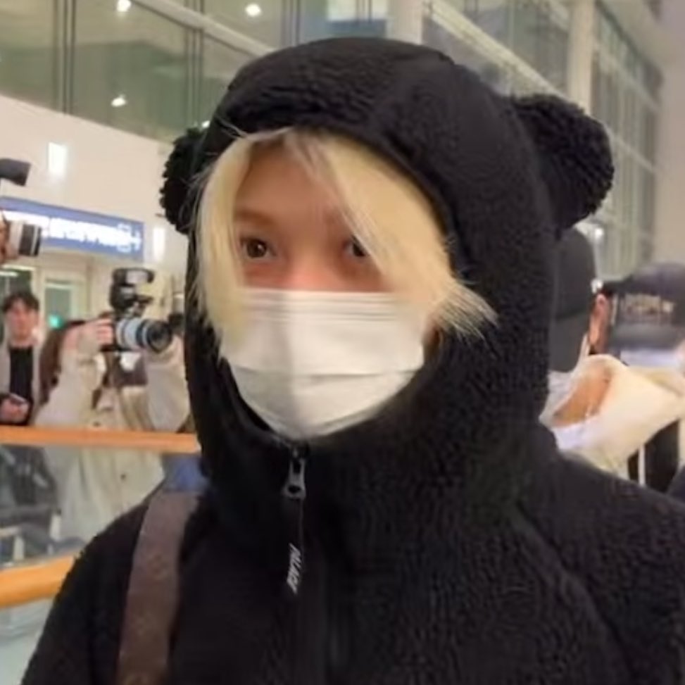 915bbok's tweet photo. fefibear ily <3 https://t.co/PQ7JEIdYnd