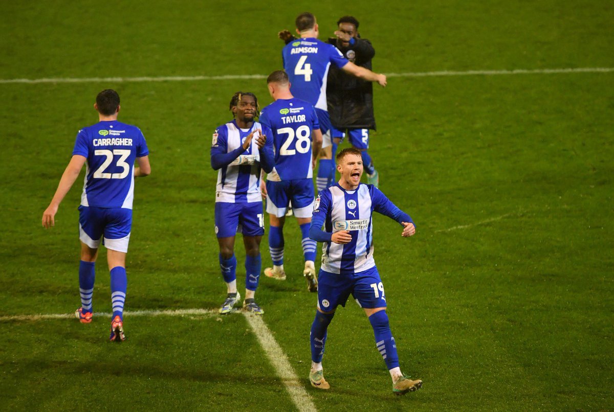 LukeRobbo19's tweet photo. Big win from the lads +3 💙 @LaticsOfficial https://t.co/toY5IJMYju