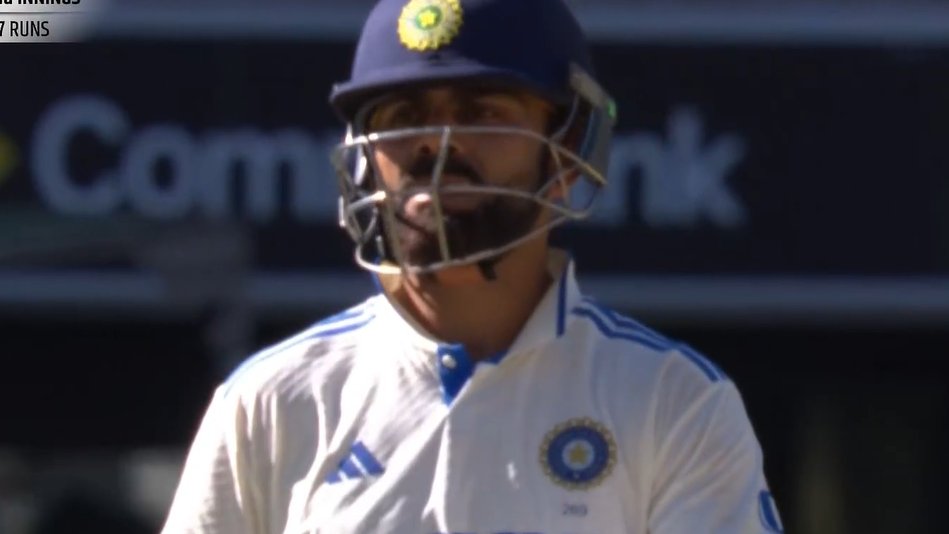 dormantwriterr's tweet photo. What timing does this guy has.

@imVkohli just wowwwwww..

Go for the 100.  

#ViratKohli𓃵 | #AUSvsIND https://t.co/3b0jjwDAba