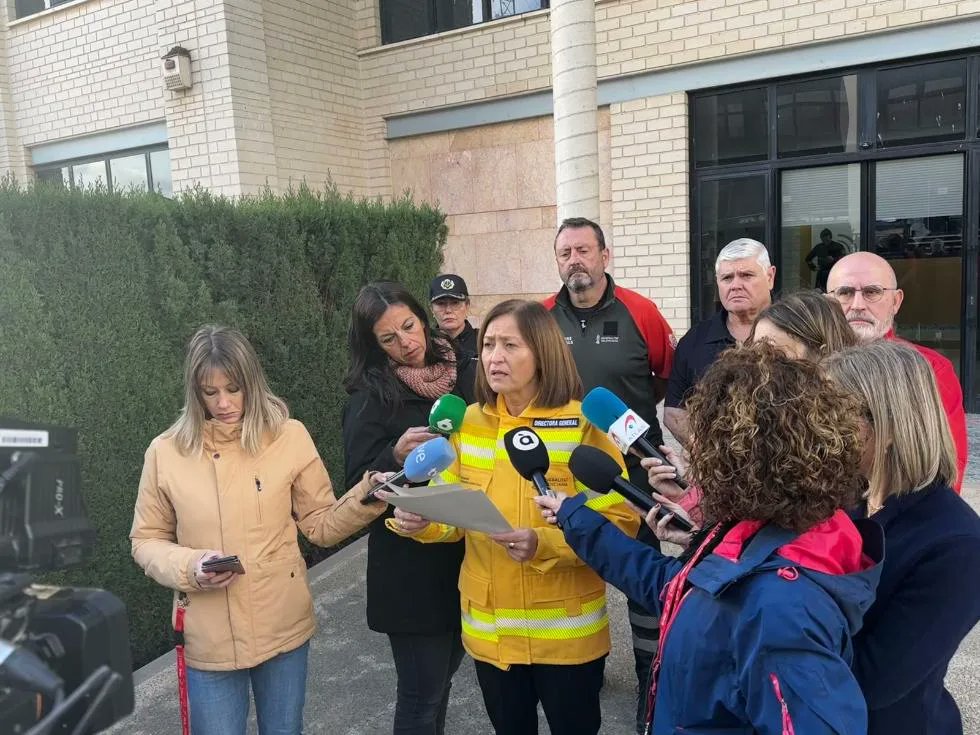 🛠 Medidas
1️⃣ Extracción de lodos y saneamiento
2️⃣ Gestión de vehículos siniestrados
3️⃣ Restricciones de movilidad ajustadas
🌍 Medidas complementarias:
Calidad del aire y Infraestructuras y rescates : Se han apuntalado 40 viviendas
#GestiónDeEmergencias #CECOPI #Inundaciones