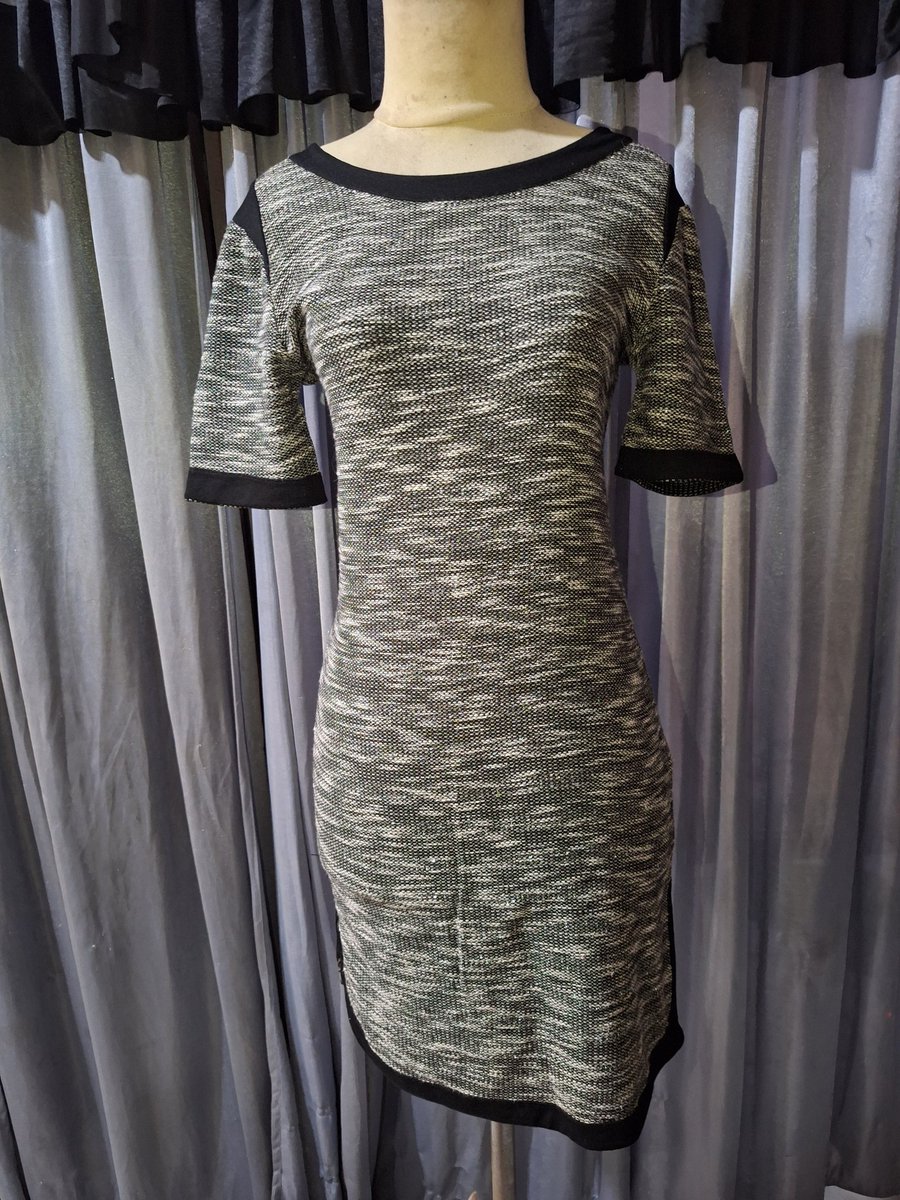 Dress Sera 
Ld : 84
Panjang : 90
Brand : Lady Lol Paris
Price 35k