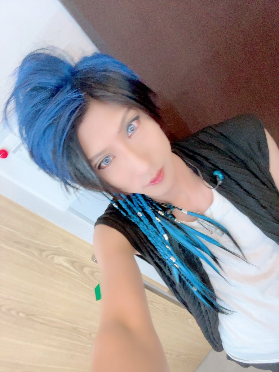 drsaku39's tweet photo. 今はすっぴんでライブさせてもらうこと多くなったけど、やっぱりメイクするとより身が引き締まるから良い。
これは昨日の写真\(・∀・)ノ https://t.co/IGyurbxMUP