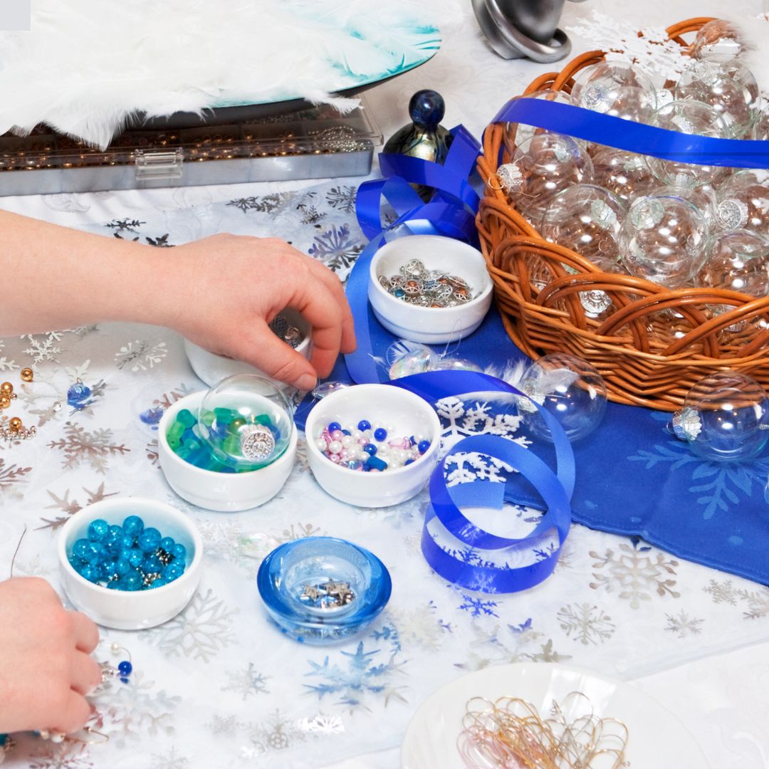 🎄 Christmas Crafting Time! 🎨 This weekend, gather the family for a festive crafting session! Make homemade ornaments or create your own holiday cards to send to friends and family. 
 Share your ideas!
buff.ly/3vfTZFw 
#ChristmasCrafts #FamilyTraditions #365daysnoscreens