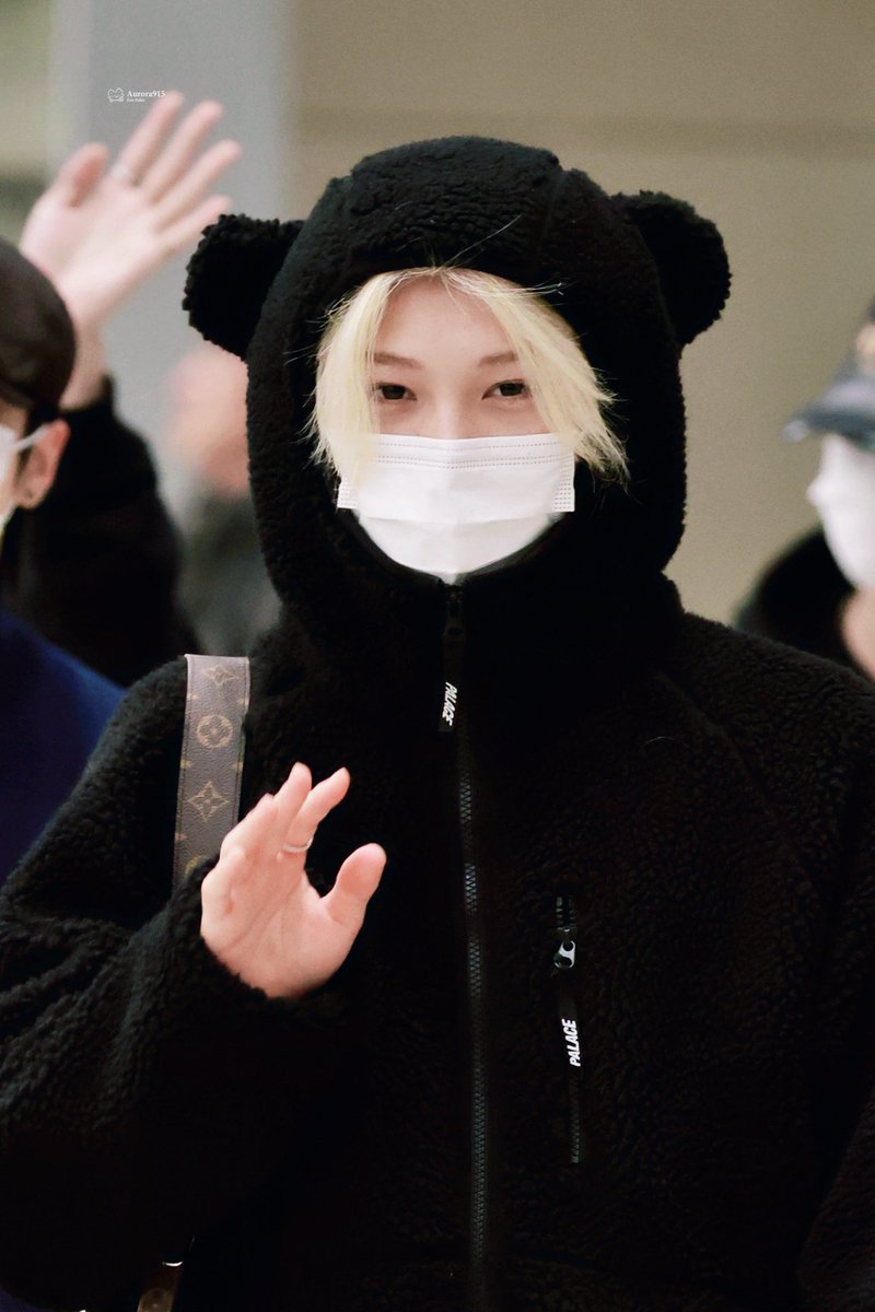 Aurora915 tweet media