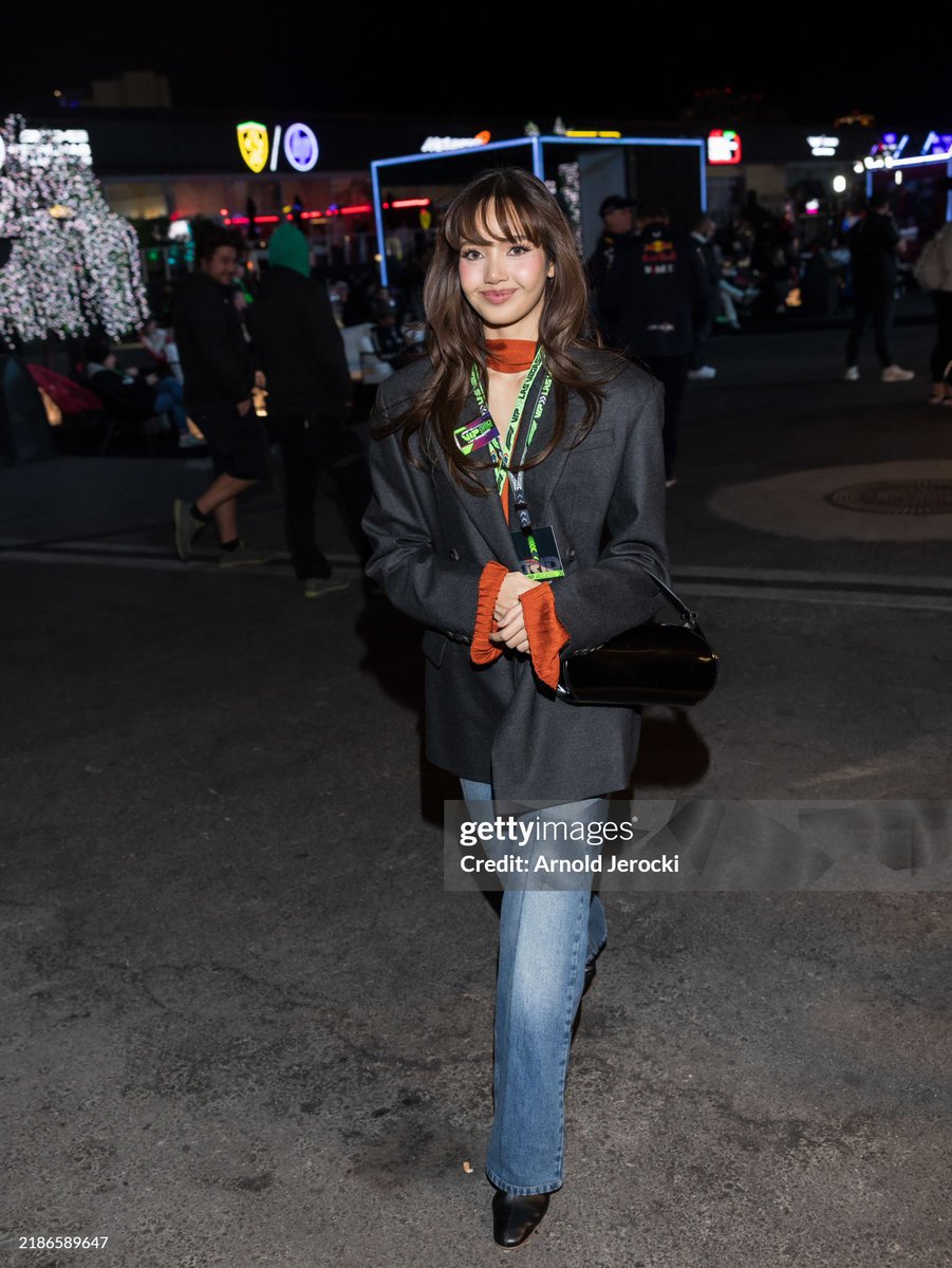 LaliceUpdates's tweet photo. LAS VEGAS, NEVADA - NOVEMBER 23: Lisa of K-Pop group Blackpink attends the F1 Grand Prix of Las Vegas at Las Vegas Strip Circuit on November 23, 2024 in Las Vegas, Nevada. (2)

@F1 @F1LasVegas @wearelloud 
LISA X FORMULA1  
#LISAatF1LasVegasGP
#LasVegasGP https://t.co/C6sKjM92ny