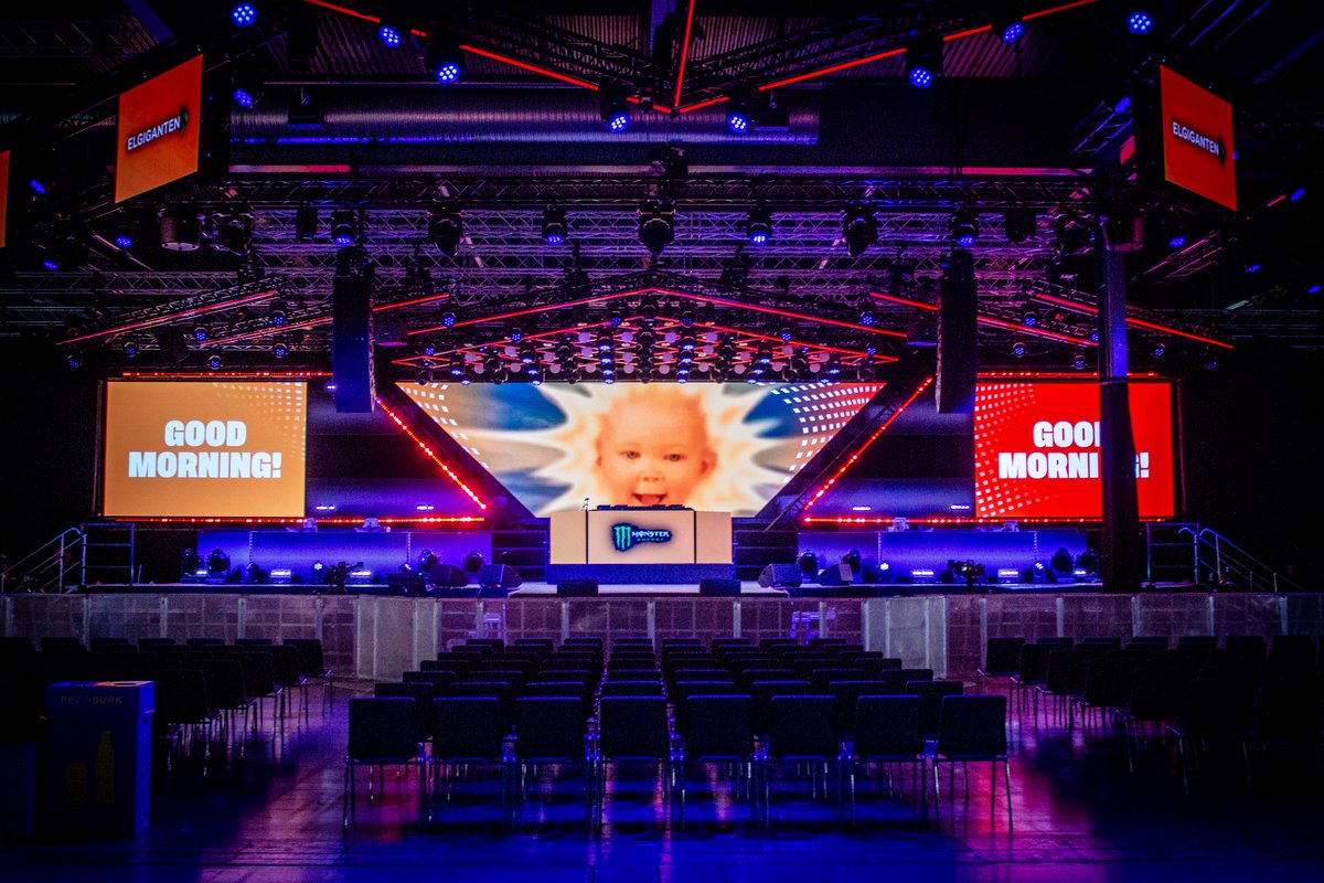 gjverhoeff's tweet photo. Last day of DreamHack Stockholm with the crew of mainstage and @raubentv https://t.co/9eM49qAm2E