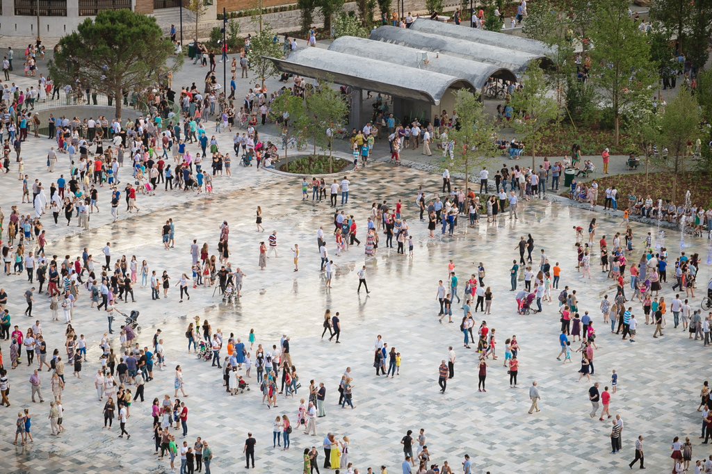 Surpriza e kësaj fundjave mban emrin e Shqipërise Turistike në gjigantin mediatik amerikan Wall Street Journal🇺🇸 🗞️

✈️🇦🇱🚴Me një udhëtim nga Tirana drejt fshatrave të jugut, bregdetit të Jonit apo pazarit të Gjirokastrës, Shqipëria jonë përshkruhet si një gur i çmuar në hartën