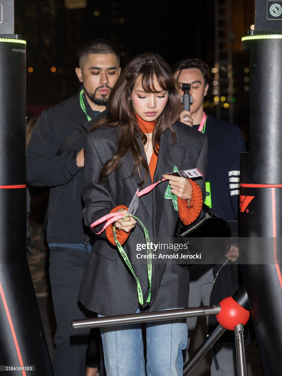 LISANATIONS tweet media