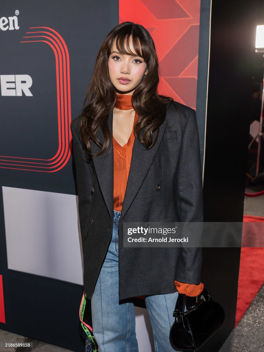 lessencestudios's tweet photo. LISA looks stunning in a new makeup look as she attends the F1 Las Vegas Grand Prix at the Las Vegas Strip Circuit.

#LISA #리사 #LISAatF1LasVegasGP https://t.co/izazef0Tbj